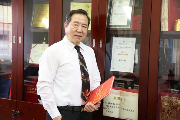 尽管已经退休